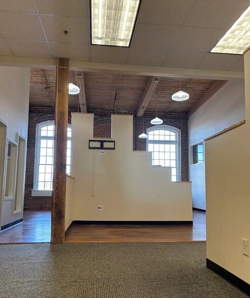 200 N Greensboro St, Carrboro, NC à louer - Photo de l’immeuble – Image 3 sur 16