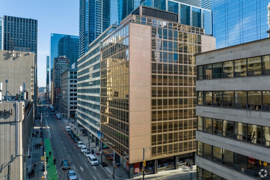 121 Richmond St W, Toronto, ON à louer - Photo de l’immeuble – Image 2 sur 20