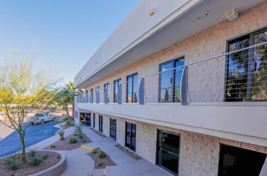 8683 E Via de Negocio, Scottsdale, AZ à louer - Photo de l’immeuble – Image 1 sur 2