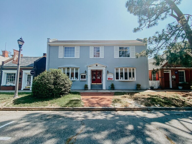 115 E Pennsylvania Ave, Southern Pines, NC à louer - Photo de l’immeuble – Image 1 sur 8