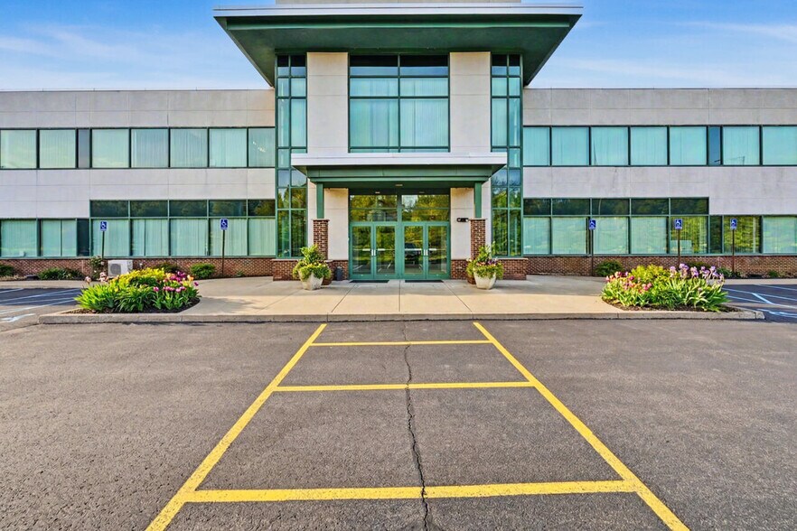 72 Glenmaura National Blvd, Moosic, PA à louer - Photo de l’immeuble – Image 3 sur 21