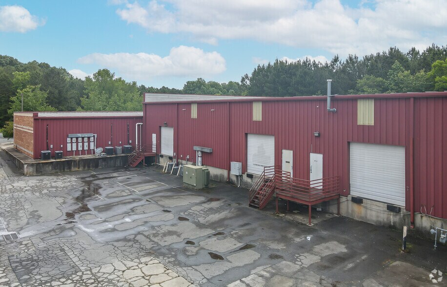 210 E Arrowhead Dr, Charlotte, NC à louer - Photo de l’immeuble – Image 3 sur 4