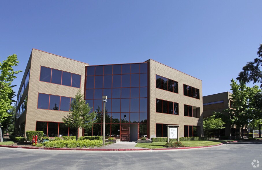 2125 Oak Grove Rd, Walnut Creek, CA à louer - Photo principale – Image 1 sur 16