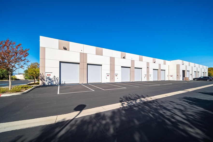 26340-26354 Ruether Ave, Santa Clarita, CA à louer - Photo de l’immeuble – Image 3 sur 8
