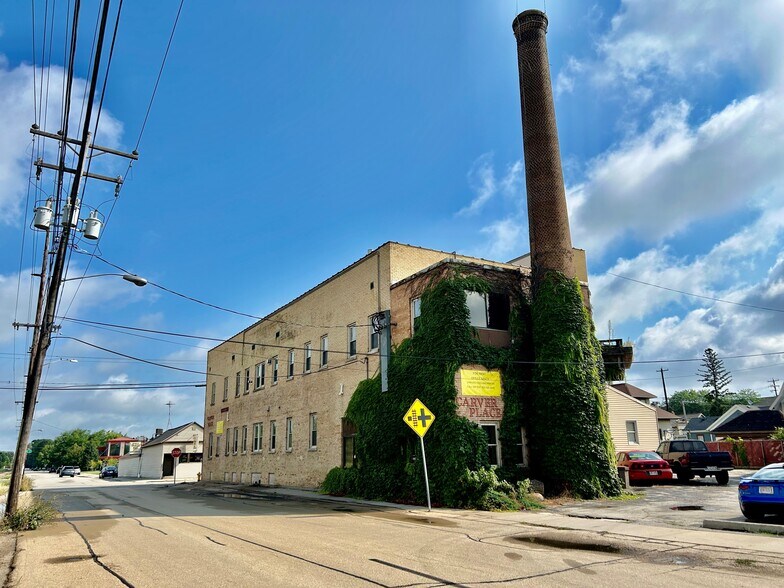501 Merritt Ave, Oshkosh, WI à louer - Photo de l’immeuble – Image 1 sur 9