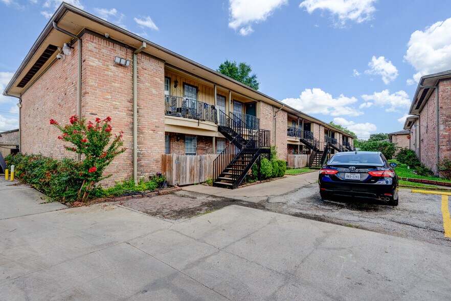 5704 Edgemoor Dr, Houston, TX à vendre - Photo de l’immeuble – Image 3 sur 11