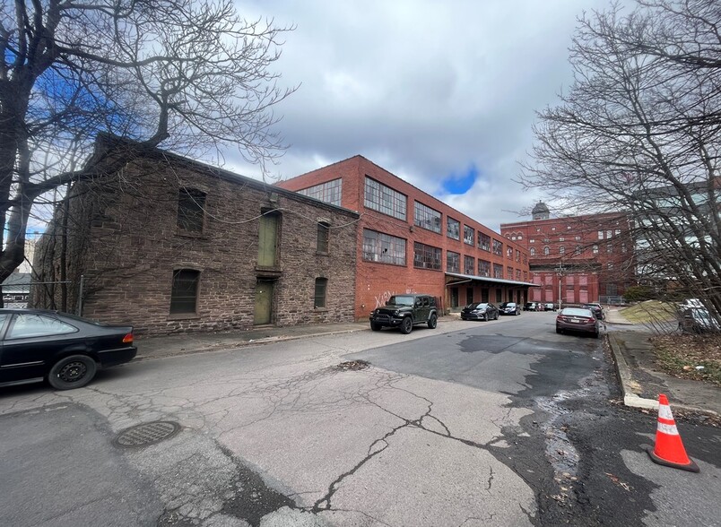 151-155 E Market St, Wilkes Barre, PA à louer - Photo de l’immeuble – Image 3 sur 8
