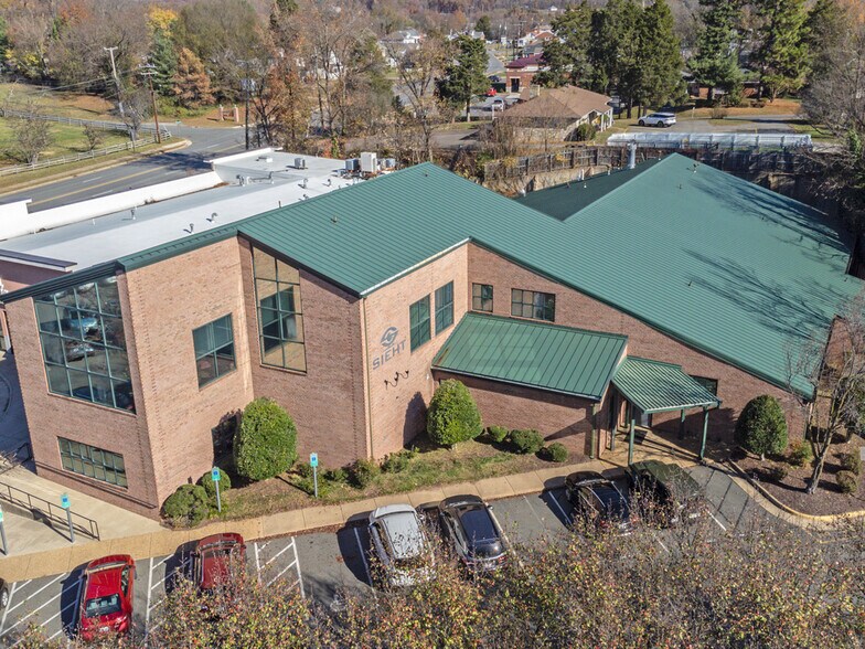 12 Chatham Heights Rd, Fredericksburg, VA à vendre - Photo de l’immeuble – Image 3 sur 29