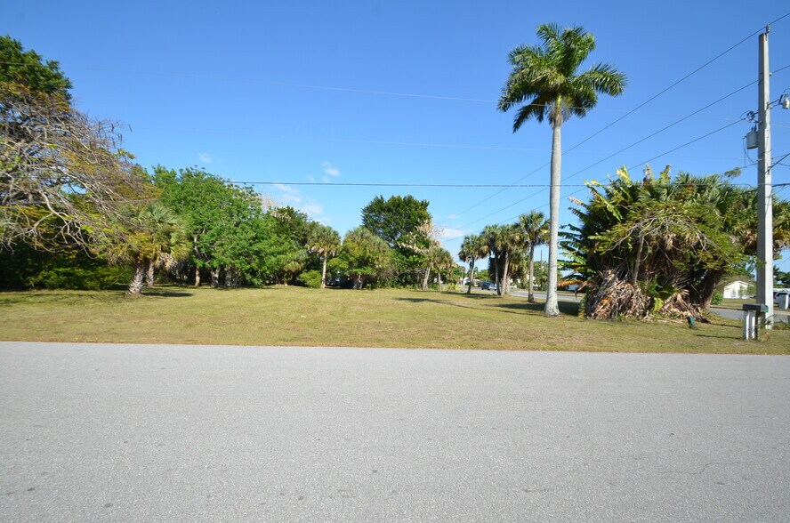 25142 Marion Ave, Punta Gorda, FL à vendre - Photo de l’immeuble – Image 2 sur 18