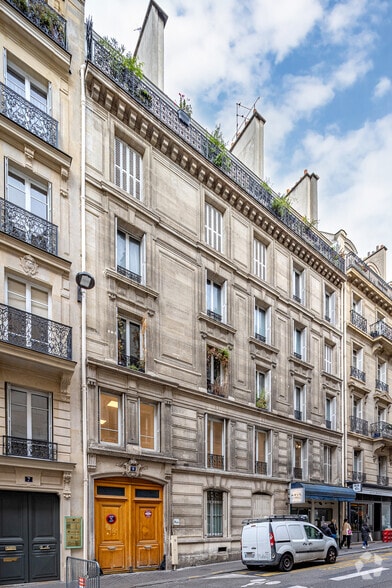 9 Rue Sainte-Anne, Paris à louer - Photo de l’immeuble – Image 3 sur 3