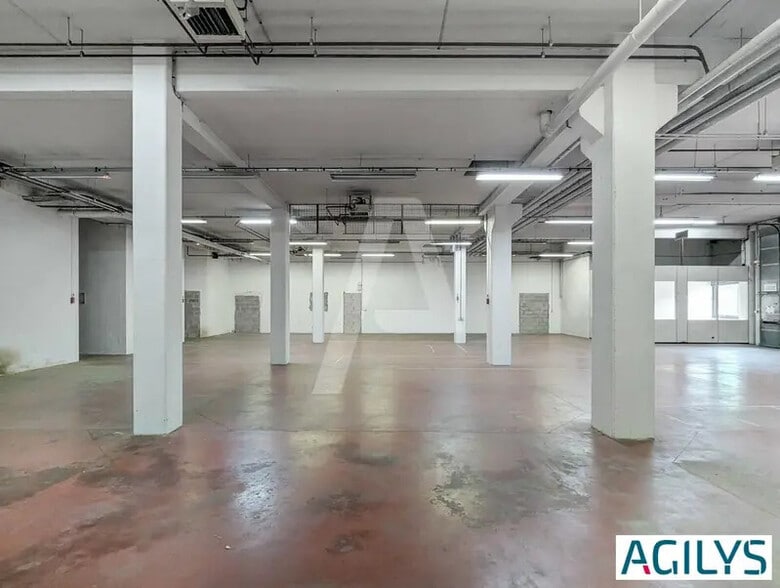 8 Rue Des Cévennes, Lisses à louer - Photo intérieure – Image 2 sur 9