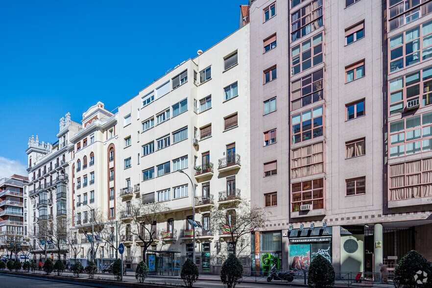 Calle de O'donnell, 29, Madrid, Madrid à louer - Photo de l’immeuble – Image 2 sur 2