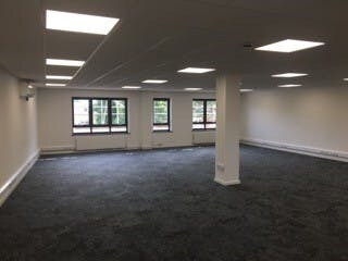 Plus de détails pour 27 Broad St, Wokingham - Bureau à louer