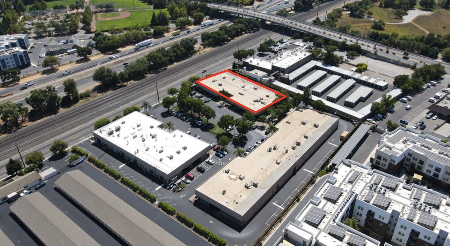 2121 2nd St, Davis, CA à louer Photo de l’immeuble– Image 1 sur 11