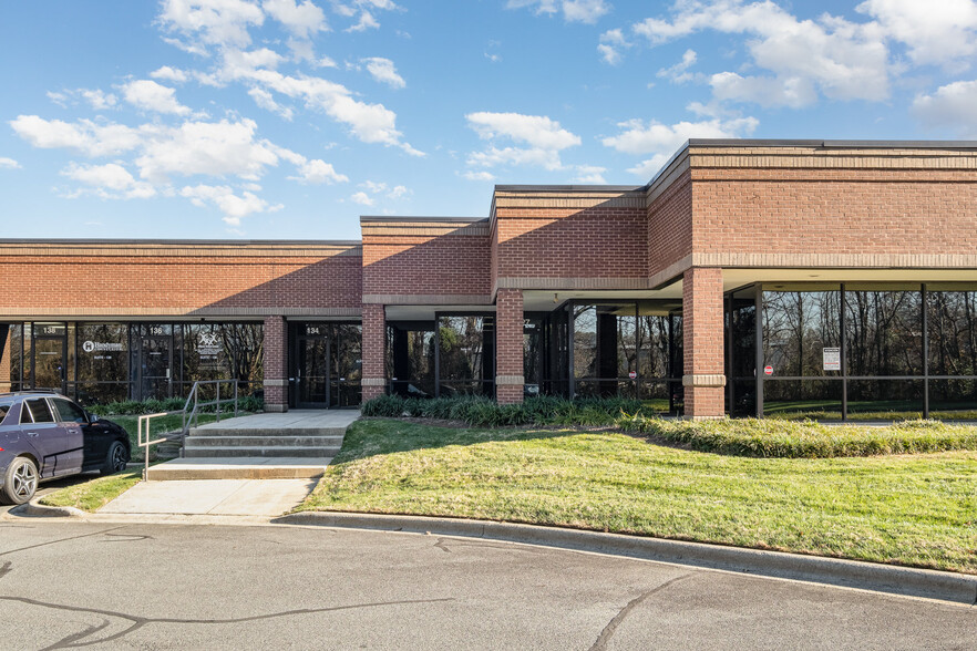 1805 Sardis Rd N, Charlotte, NC à louer - Photo de l’immeuble – Image 3 sur 8