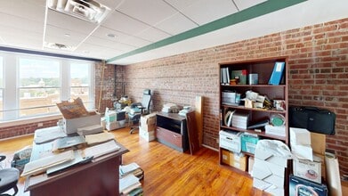 102 S Steele St, Sanford, NC à louer Photo intérieure– Image 2 sur 5