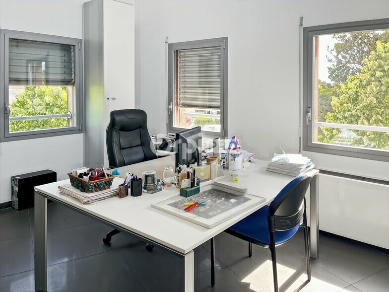 Bureau dans Gémenos à louer - Photo de l’immeuble – Image 1 sur 12