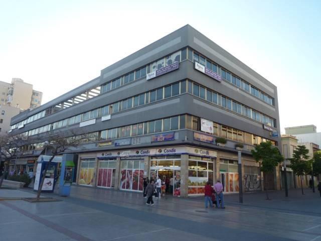 Bureaux/Local commercial dans Vilanova i la Geltrú, Barcelona à louer Photo principale– Image 1 sur 3