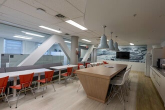 1010 Rue de Sérigny, Longueuil, QC à louer Photo intérieure– Image 2 sur 9