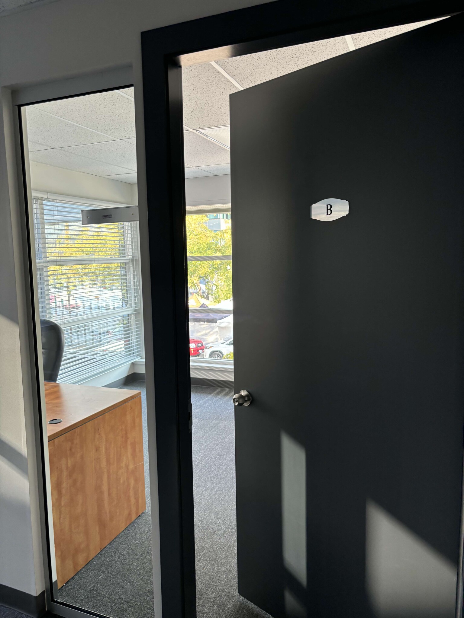 1715 Dickson Av, Kelowna, BC à louer Photo intérieure– Image 1 sur 4