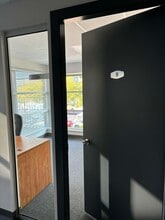 1715 Dickson Av, Kelowna, BC à louer Photo intérieure– Image 1 sur 4