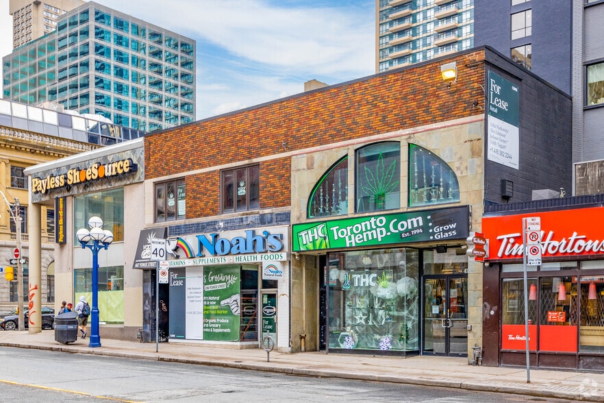 665-667 Yonge St, Toronto, ON à louer - Photo principale – Image 1 sur 2