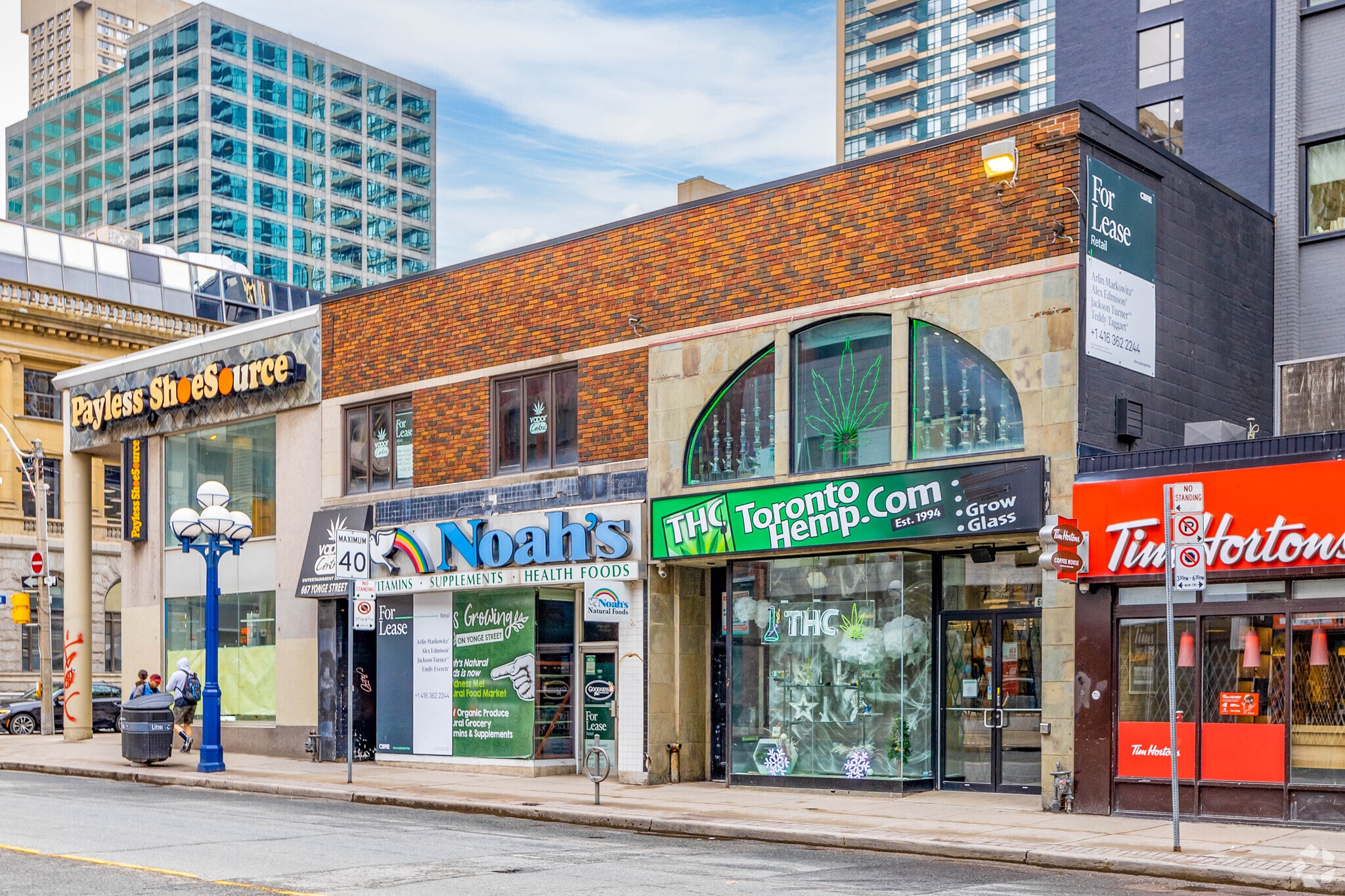 665-667 Yonge St, Toronto, ON à louer Photo principale– Image 1 sur 3