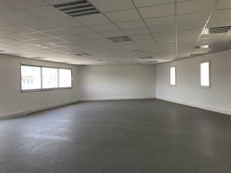 Bureau dans Avignon à louer - Photo de l’immeuble – Image 2 sur 5