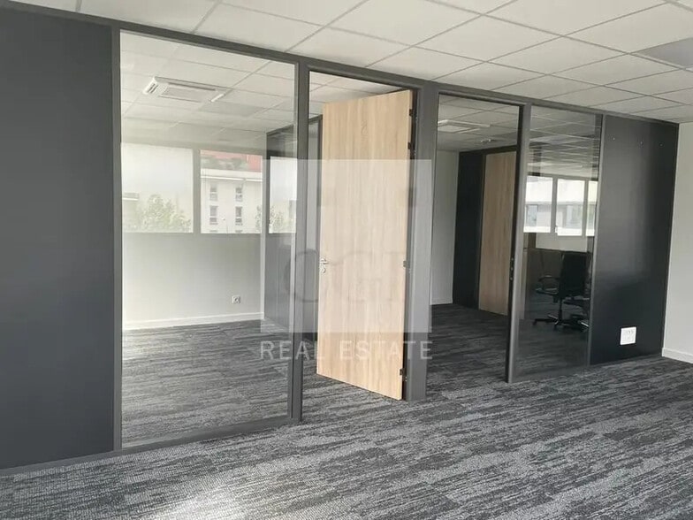 Bureau dans Seyssinet-Pariset à louer - Photo intérieure – Image 2 sur 18