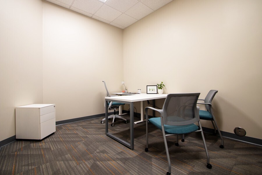 3980 Premier Dr, High Point, NC à louer Photo de l’immeuble– Image 1 sur 17