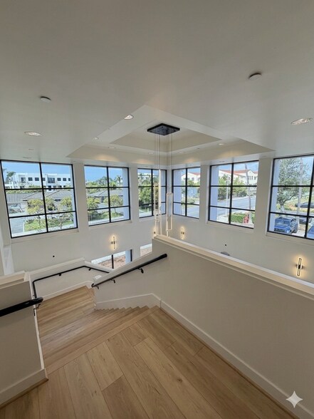 2031 Orchard Ave, Newport Beach, CA à louer - Hall d’entrée – Image 3 sur 6