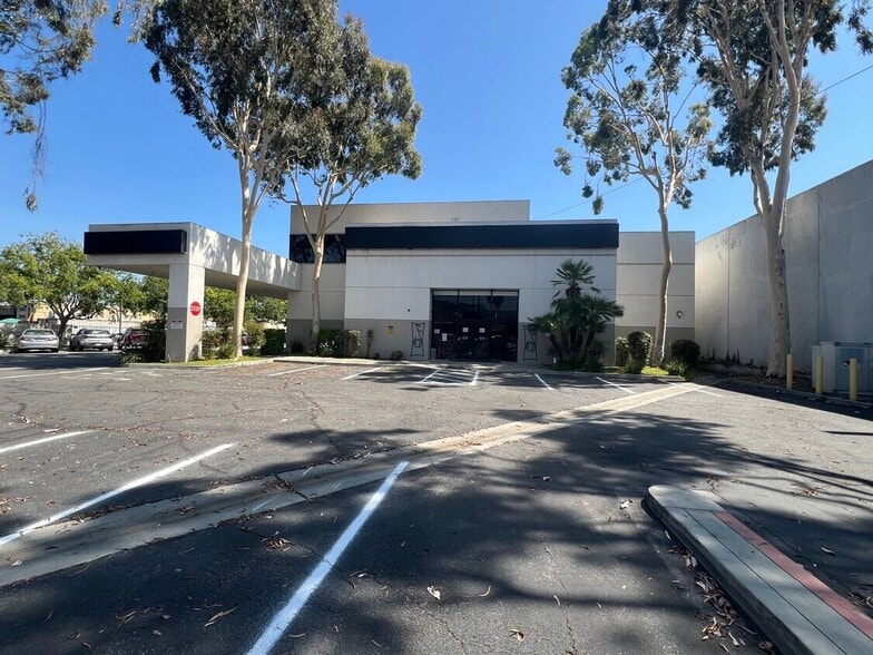 3220 Winona Ave, Burbank, CA à louer - Photo de l’immeuble – Image 2 sur 24