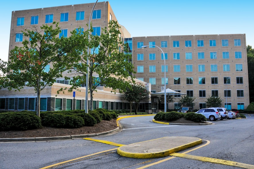 880 Montclair Rd, Birmingham, AL à louer - Photo de l’immeuble – Image 2 sur 10