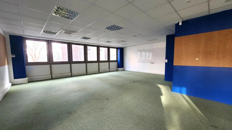 Bureau dans Boulogne-Billancourt à louer - Photo de l’immeuble – Image 3 sur 6
