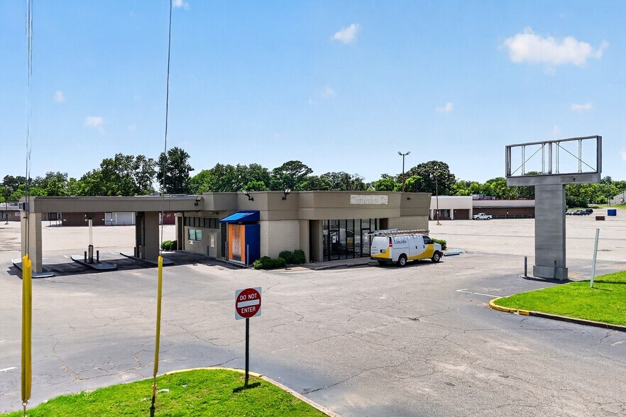 1151 Bankhead Hwy W, Birmingham, AL à vendre - Photo de l’immeuble – Image 2 sur 17