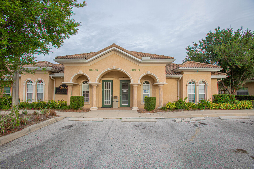 3206-3208 Hillsdale Ln, Kissimmee, FL à louer - Photo de l’immeuble – Image 1 sur 18