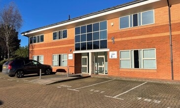 Boundary Way, Hemel Hempstead à louer Photo de l’immeuble– Image 1 sur 5