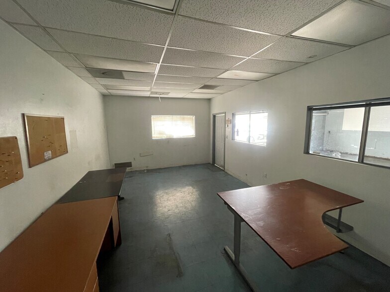 9445 Emnora Ln, Houston, TX à louer - Photo de l’immeuble – Image 3 sur 4