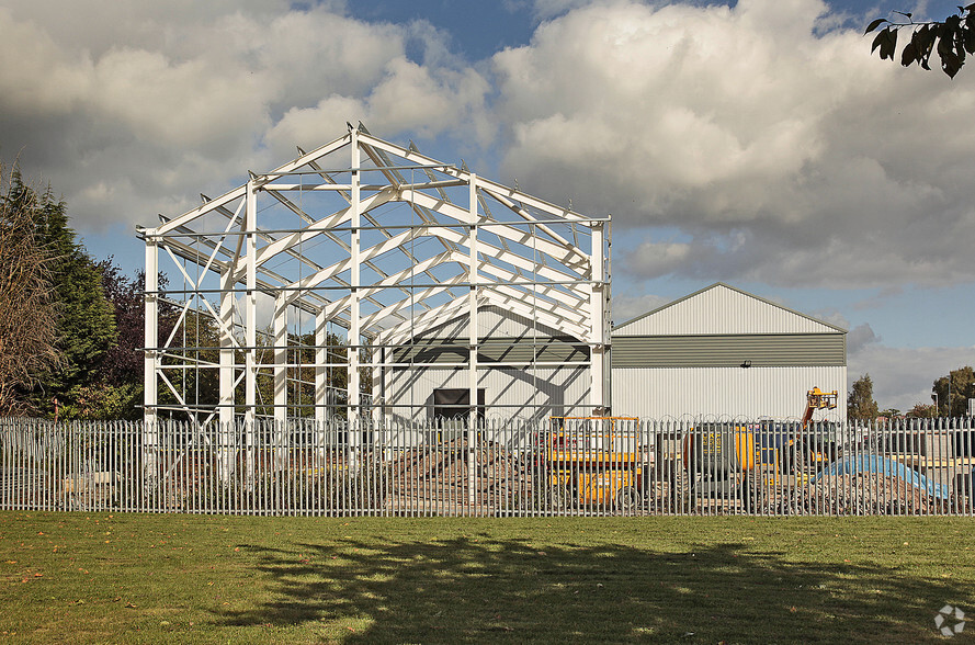 Ennis Clos, Manchester à louer - Photo de l’immeuble – Image 2 sur 3