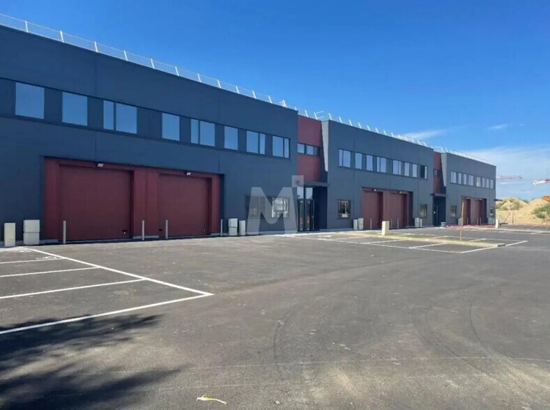 Local d’activités dans Brétigny-sur-Orge à louer - Photo de l’immeuble – Image 2 sur 9