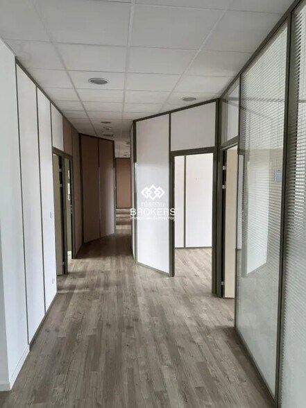 Bureau dans Sainte-Foy-lès-Lyon à vendre - Photo intérieure – Image 3 sur 8