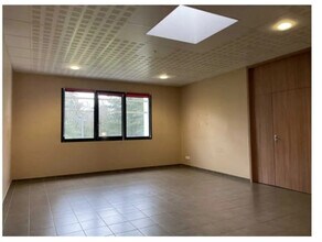 Local d’activités dans Saint-Priest à louer Photo intérieure– Image 1 sur 4