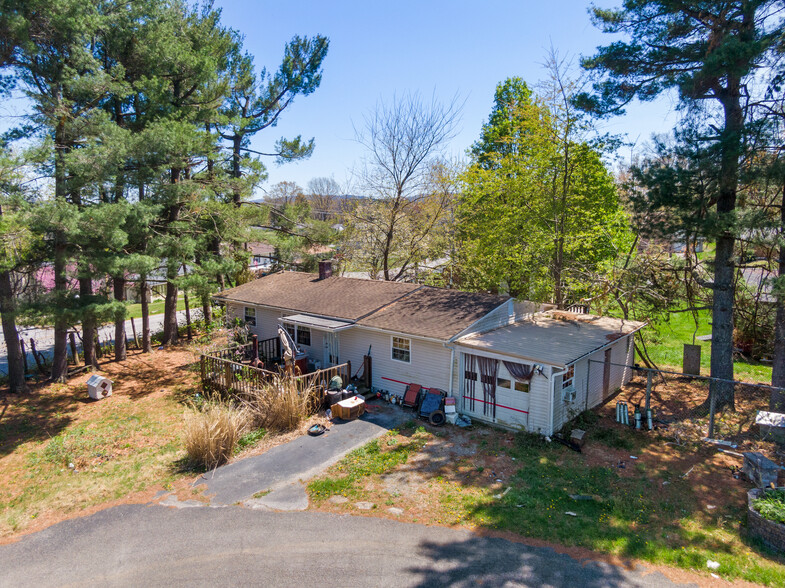 275 Starlight Dr, Christiansburg, VA à vendre - Photo de l’immeuble – Image 2 sur 41