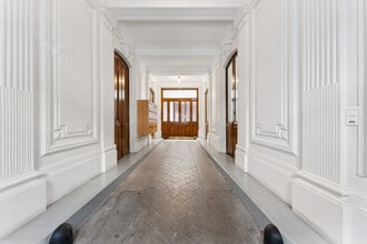 54 Rue De Ponthieu, Paris à louer Hall d’entrée– Image 2 sur 8