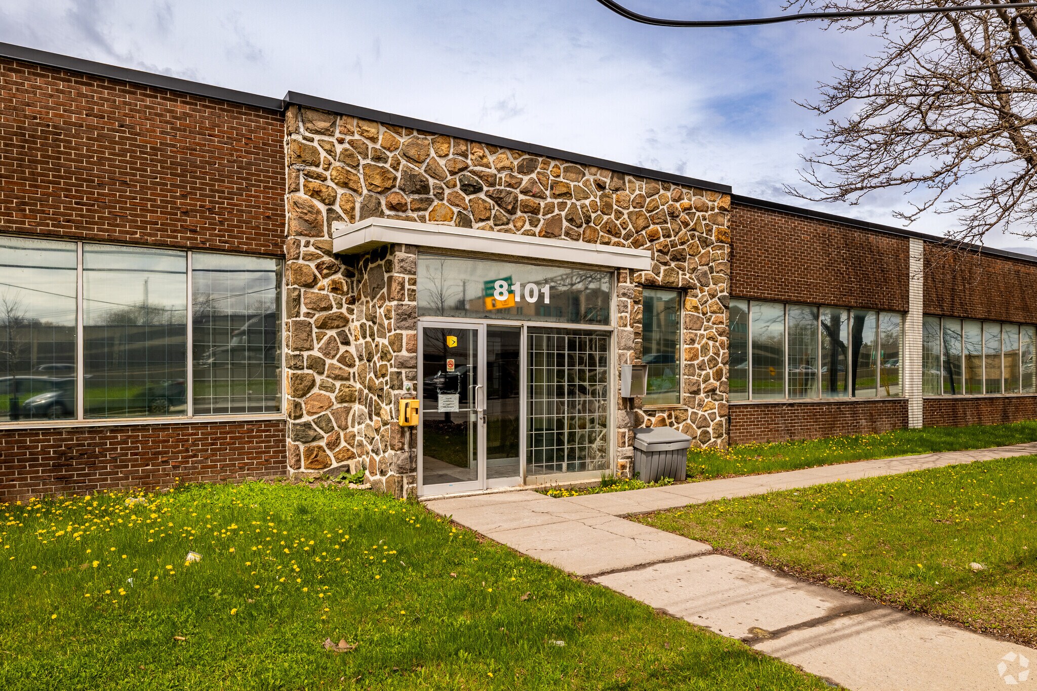 8101 Boul Métropolitain E, Montréal, QC à vendre Photo de l’immeuble– Image 1 sur 7
