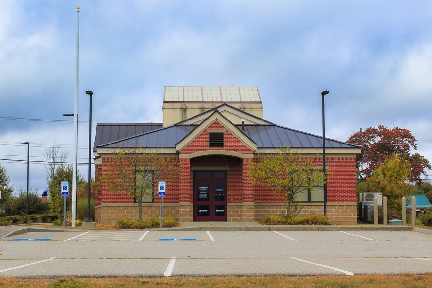 991 Portland Rd, Saco, ME à louer - Photo principale – Image 1 sur 8