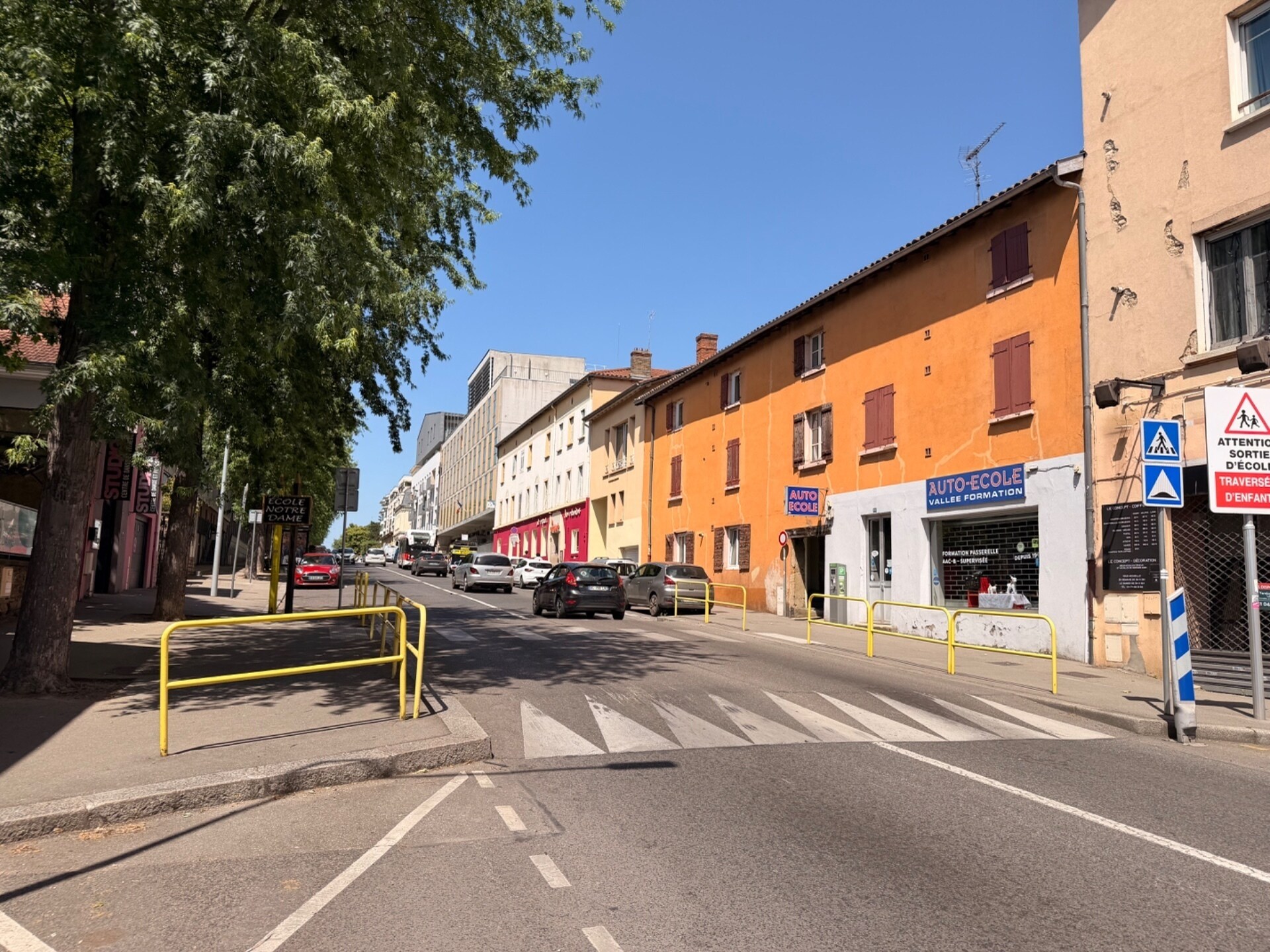 Local commercial dans Villefranche Sur Saone à vendre Photo de l’immeuble– Image 1 sur 3