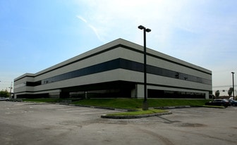 Redondo Plaza - Commerce