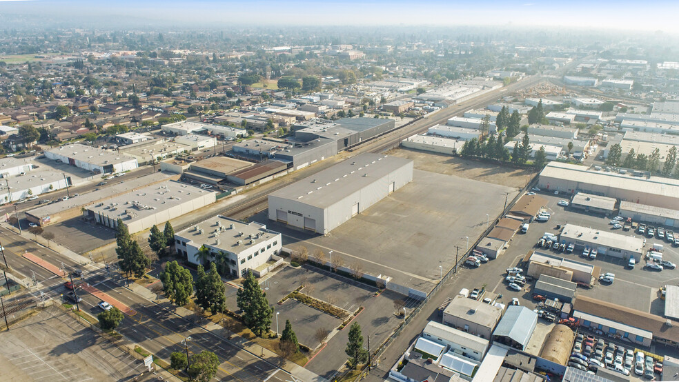 500 W Collins Ave, Orange, CA à louer - Photo de l’immeuble – Image 1 sur 5