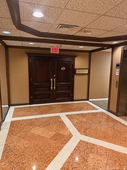 1615 Forum Pl, West Palm Beach, FL à vendre - Photo de l’immeuble – Image 2 sur 24